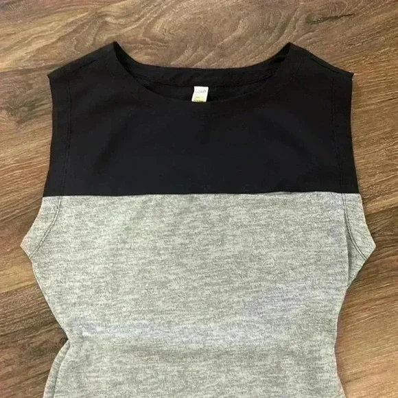 Lole Black/Gray Sporty Style Dress with front pocket and elastic waist. Stretchy - Picture 2 of 11